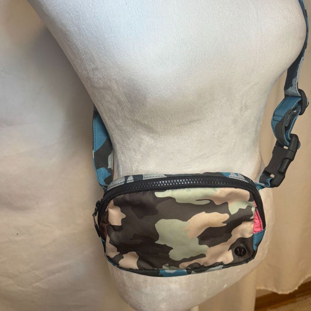 LULULEMON Camo Multicolor Fanny Pack Everywhere Belt Bag Heritage Adjustable - Picture 2 of 8
